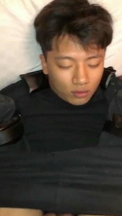 Đụ bạn thân khi đang ngủ say