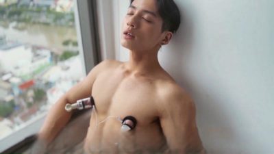 Đức Vương chơi sextoy