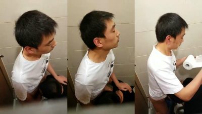 Bú cu trai thẳng trong WC